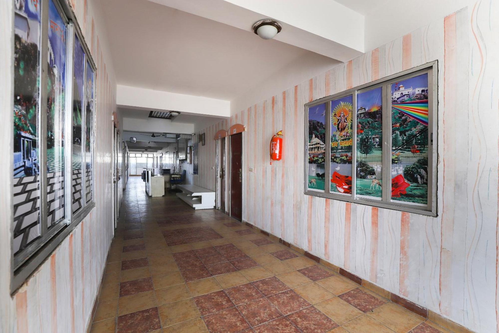 Spot On Hotel Shyam Inn Halol Ngoại thất bức ảnh